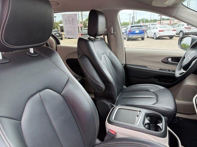 Chrysler Pacifica Hybrid Touring L FWD 2023