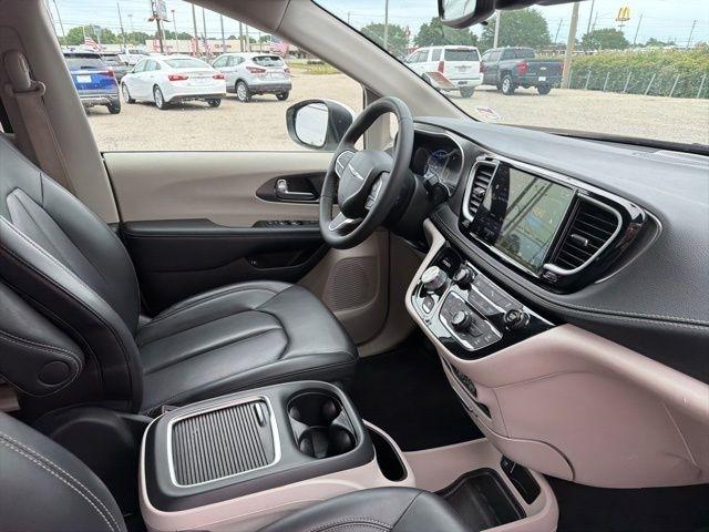 Chrysler Pacifica Hybrid Touring L FWD 2023