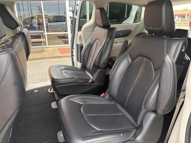 Chrysler Pacifica Hybrid Touring L FWD 2023