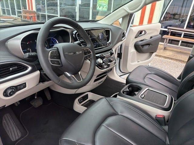 Chrysler Pacifica Hybrid Touring L FWD 2023
