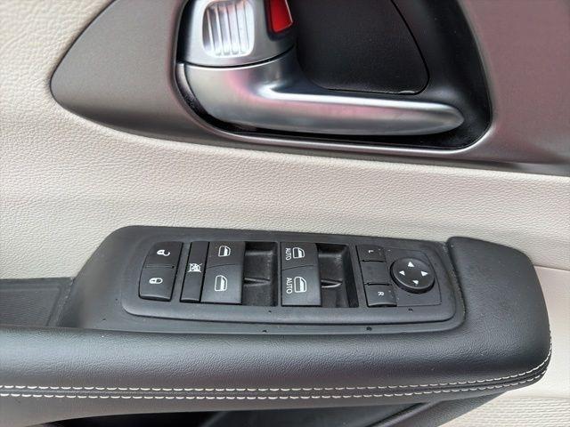 Chrysler Pacifica Hybrid Touring L FWD 2023