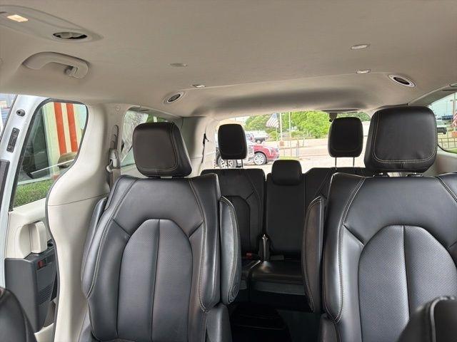 Chrysler Pacifica Hybrid Touring L FWD 2023