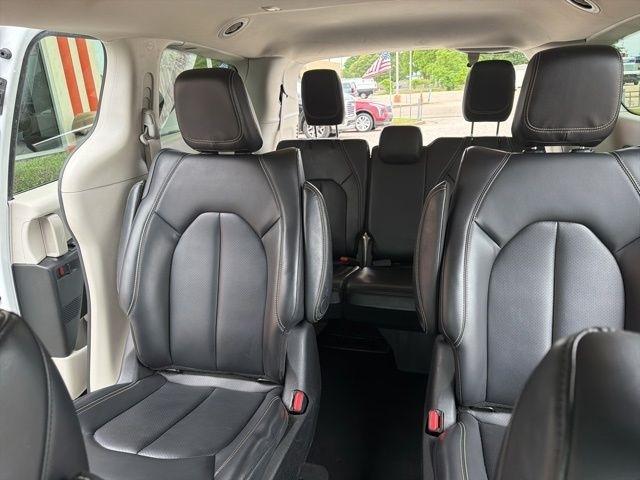 Chrysler Pacifica Hybrid Touring L FWD 2023