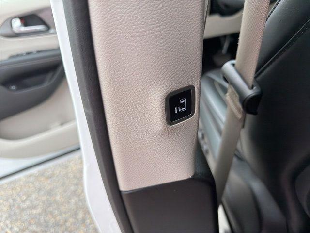 Chrysler Pacifica Hybrid Touring L FWD 2023