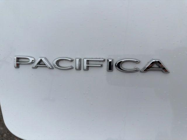 Chrysler Pacifica Hybrid Touring L FWD 2023