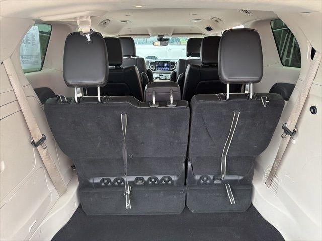 Chrysler Pacifica Hybrid Touring L FWD 2023