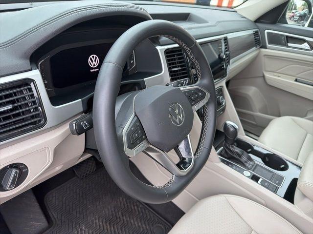 Volkswagen Atlas 3.6L V6 SE w/Technology FWD 2023