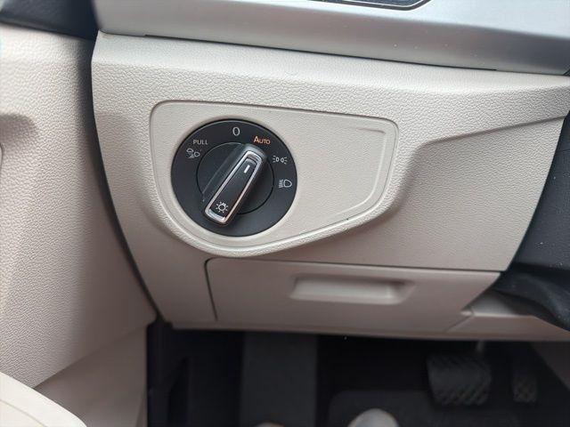 Volkswagen Atlas 3.6L V6 SE w/Technology FWD 2023