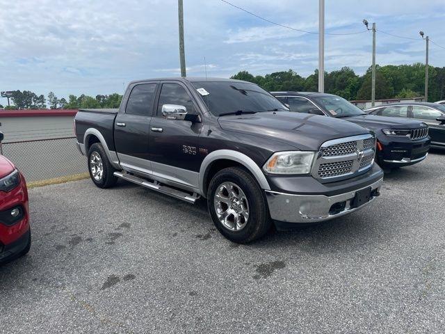 RAM 1500 4WD Crew Cab 140.5" Laramie 2015