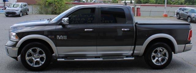 RAM 1500 4WD Crew Cab 140.5" Laramie 2015