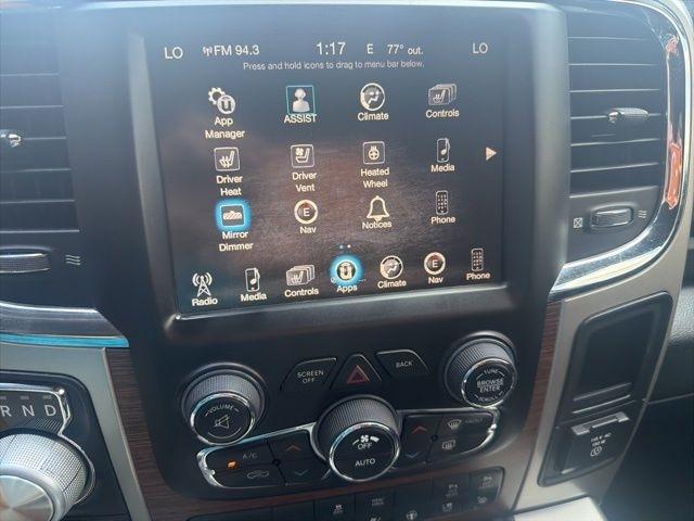 RAM 1500 4WD Crew Cab 140.5" Laramie 2015