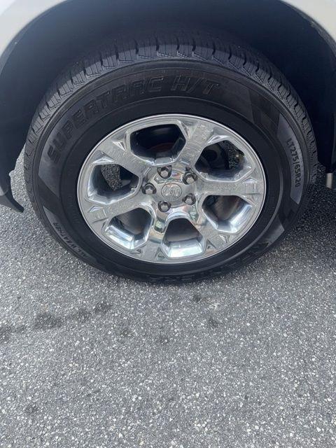 RAM 1500 4WD Crew Cab 140.5" Laramie 2015