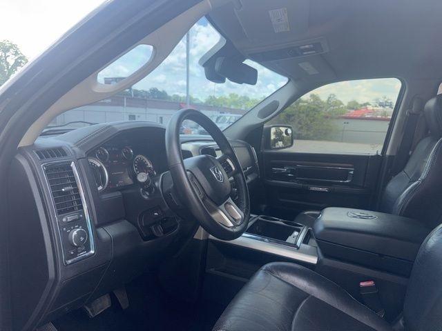 RAM 1500 4WD Crew Cab 140.5" Laramie 2015