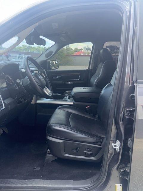RAM 1500 4WD Crew Cab 140.5" Laramie 2015