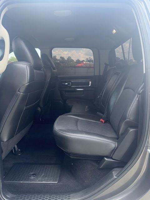 RAM 1500 4WD Crew Cab 140.5" Laramie 2015