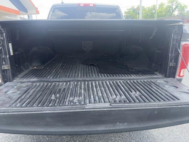 RAM 1500 4WD Crew Cab 140.5" Laramie 2015