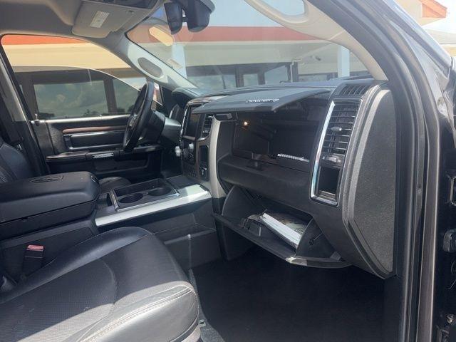 RAM 1500 4WD Crew Cab 140.5" Laramie 2015