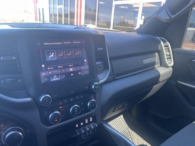 RAM 1500 Big Horn 4x4 Quad Cab 6'4" Box 2022