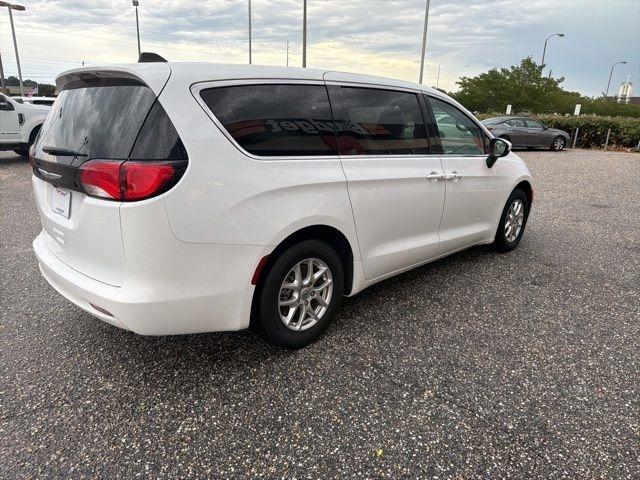 Chrysler Voyager LX FWD 2023