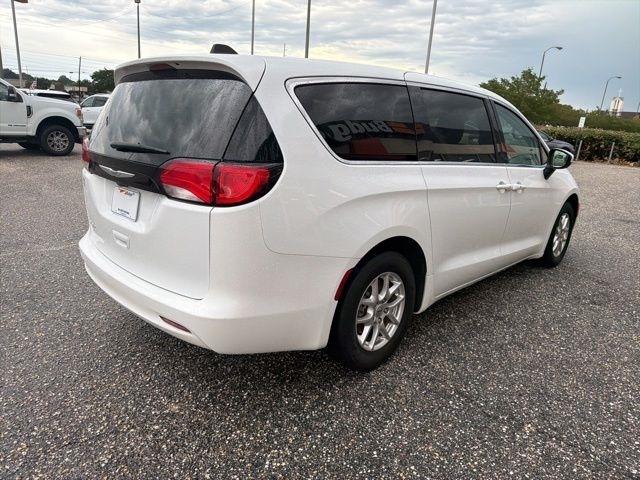 Chrysler Voyager LX FWD 2023