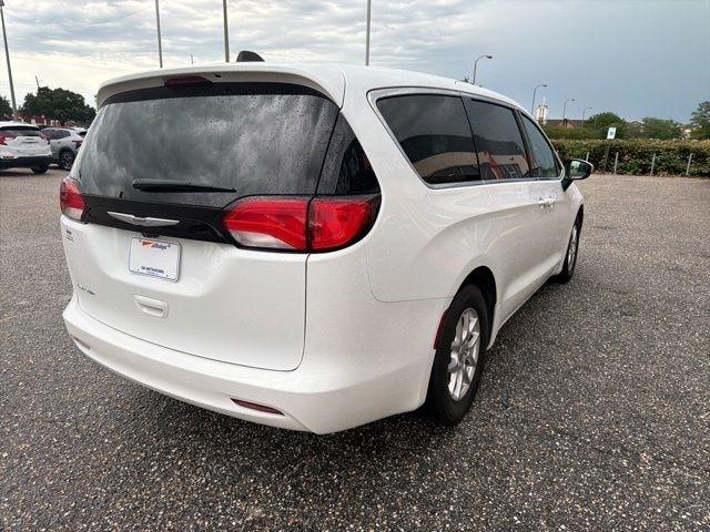 Chrysler Voyager LX FWD 2023