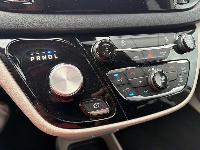 Chrysler Voyager LX FWD 2023