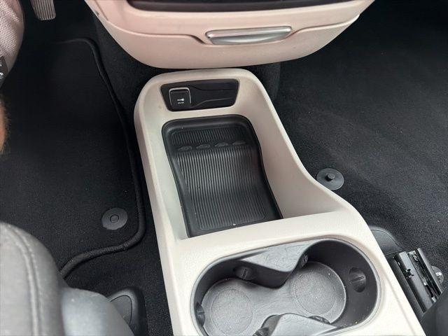 Chrysler Voyager LX FWD 2023