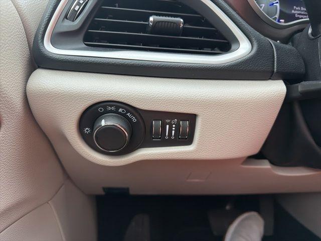 Chrysler Voyager LX FWD 2023