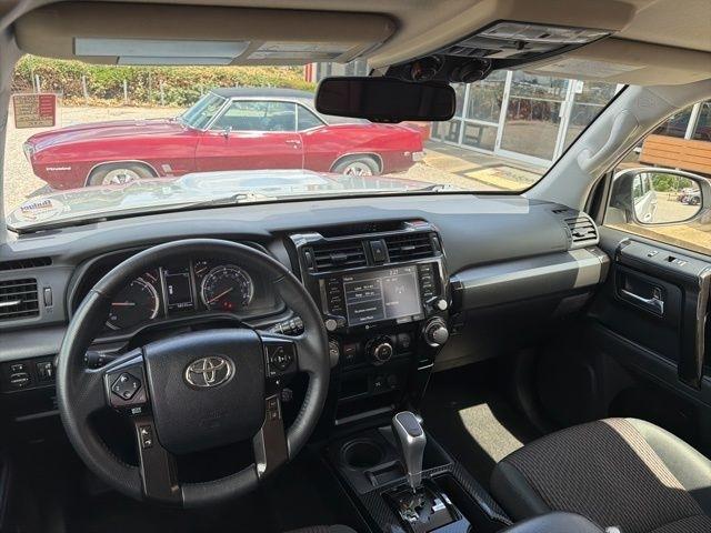 Toyota 4Runner TRD Off Road 4WD (Natl) 2024