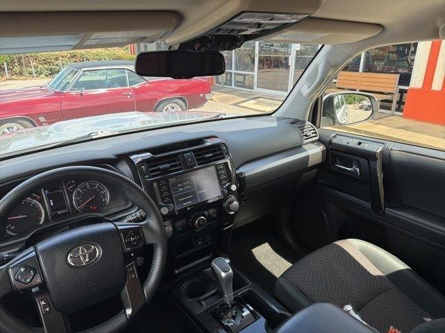 Toyota 4Runner TRD Off Road 4WD (Natl) 2024
