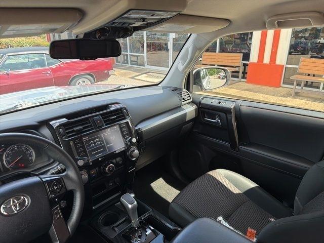 Toyota 4Runner TRD Off Road 4WD (Natl) 2024