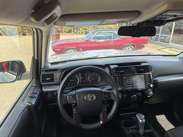 Toyota 4Runner TRD Off Road 4WD (Natl) 2024