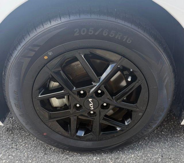 Kia K5 LXS Auto FWD 2025
