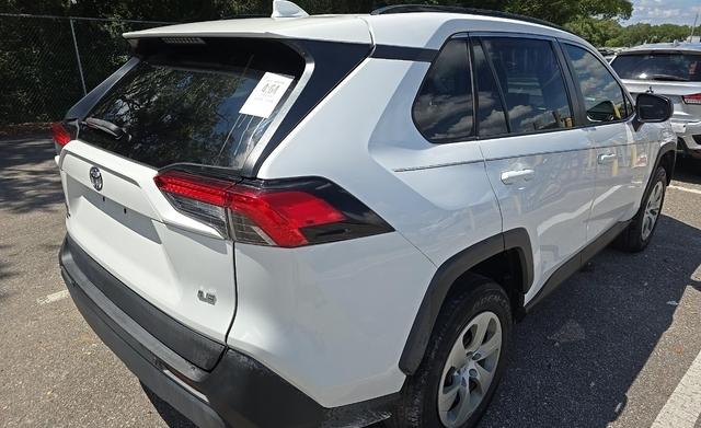 Toyota RAV4 LE FWD (Natl) 2021
