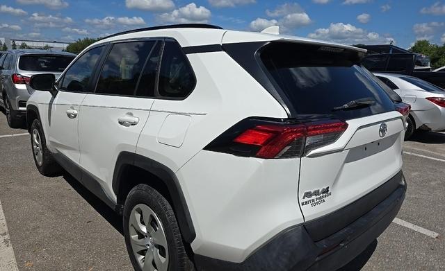 Toyota RAV4 LE FWD (Natl) 2021