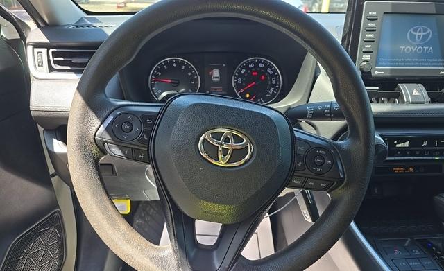 Toyota RAV4 LE FWD (Natl) 2021
