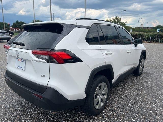 Toyota RAV4 LE FWD (Natl) 2021
