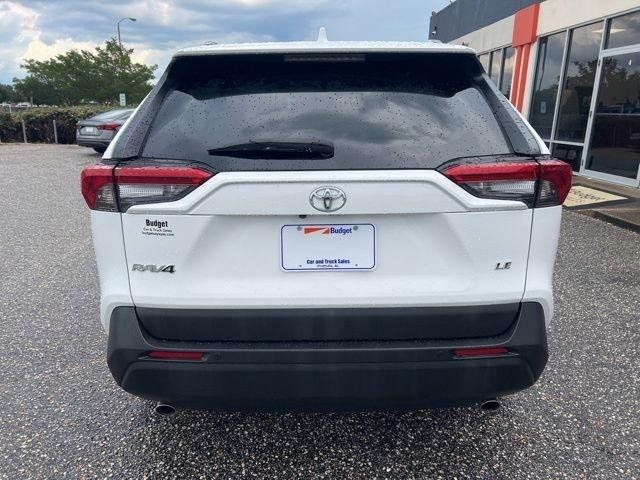 Toyota RAV4 LE FWD (Natl) 2021