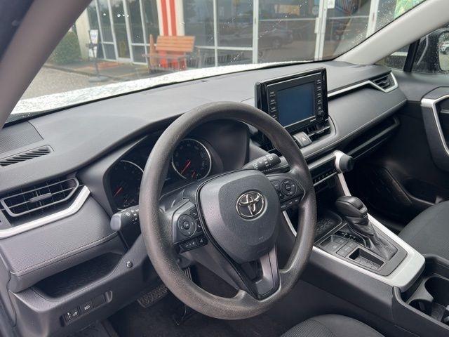 Toyota RAV4 LE FWD (Natl) 2021