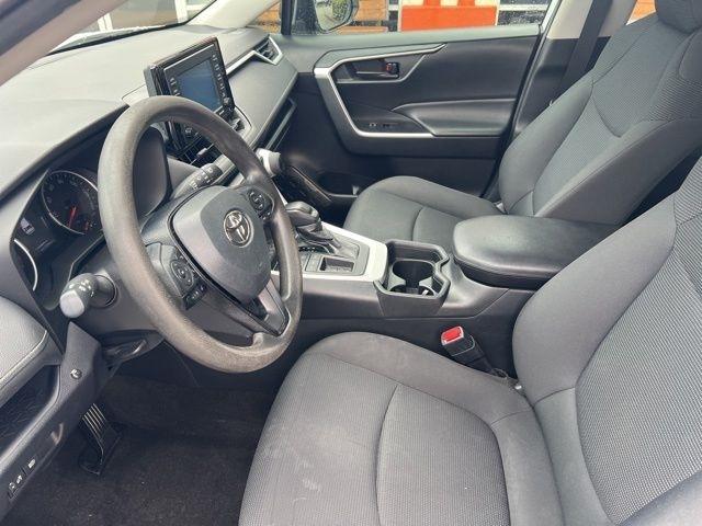 Toyota RAV4 LE FWD (Natl) 2021