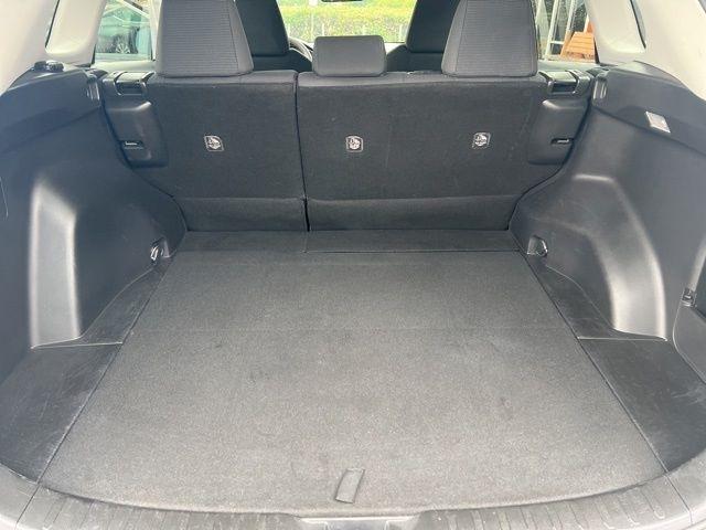 Toyota RAV4 LE FWD (Natl) 2021