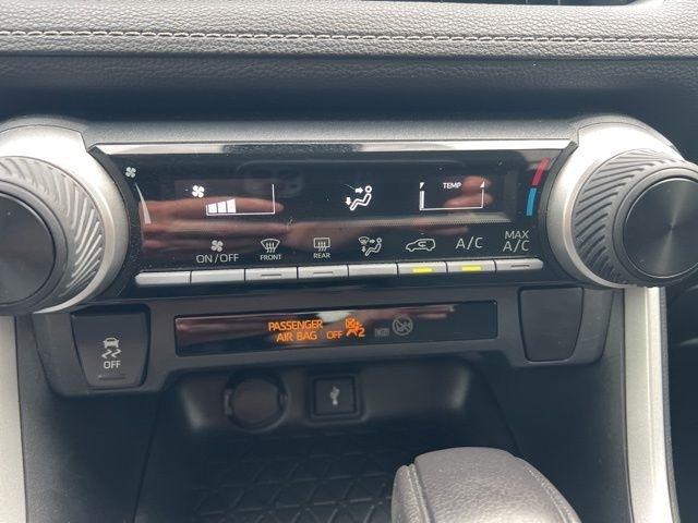 Toyota RAV4 LE FWD (Natl) 2021