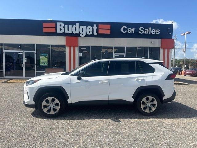 Toyota RAV4 LE FWD (Natl) 2021
