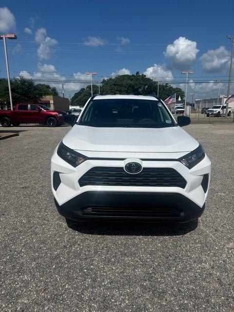 Toyota RAV4 LE FWD (Natl) 2021