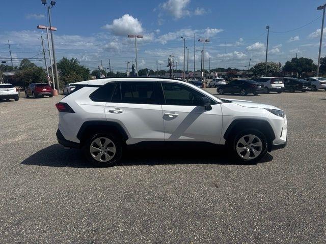 Toyota RAV4 LE FWD (Natl) 2021