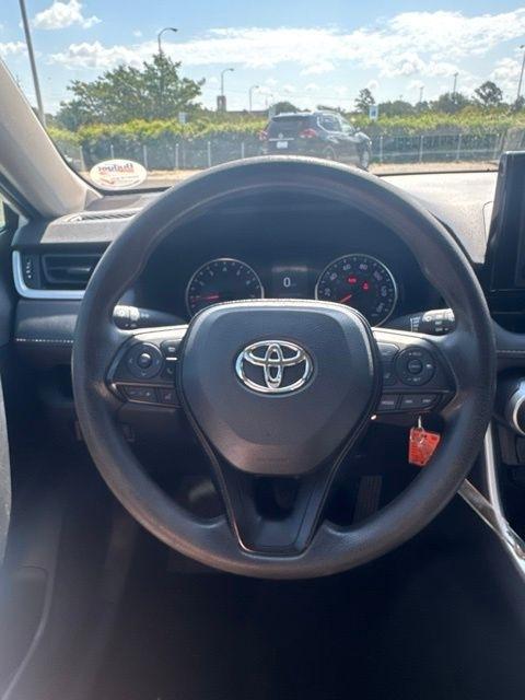 Toyota RAV4 LE FWD (Natl) 2021
