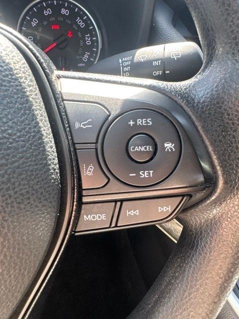 Toyota RAV4 LE FWD (Natl) 2021