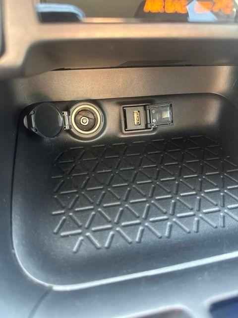Toyota RAV4 LE FWD (Natl) 2021