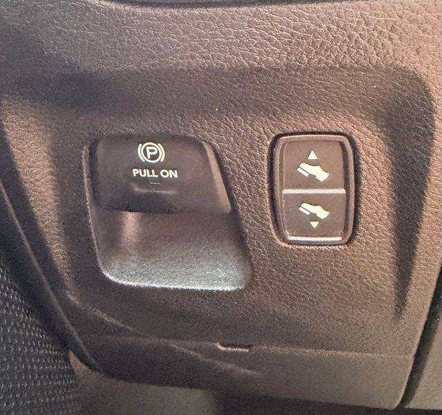 RAM 1500 Big Horn 4x4 Crew Cab 5'7" Box 2021