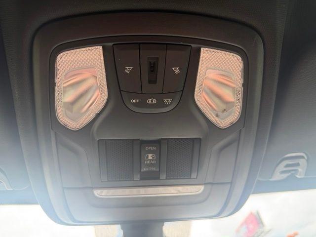 RAM 1500 Big Horn 4x4 Crew Cab 5'7" Box 2021
